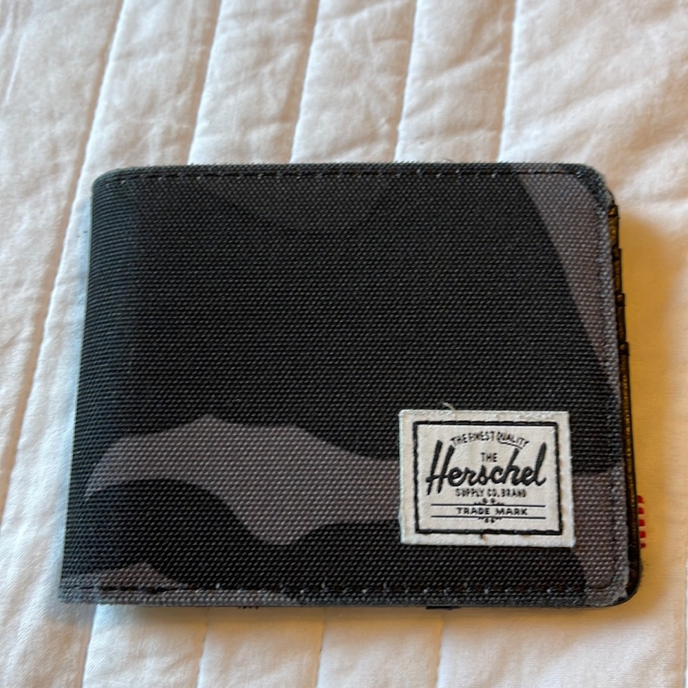 Herschel wallet